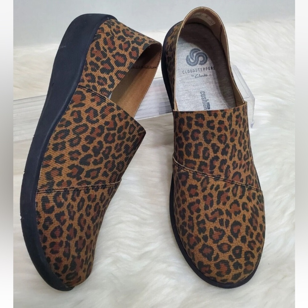 Clarks Cloud Steppers Sillian Firn
Cheetah Slip On Stretch Women Size
7.5 S-86